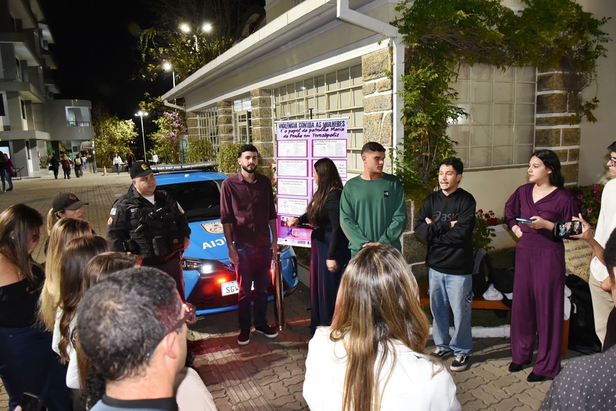 Exposição de trabalhos do curso de Direito enriquece ambiente de aprendizado