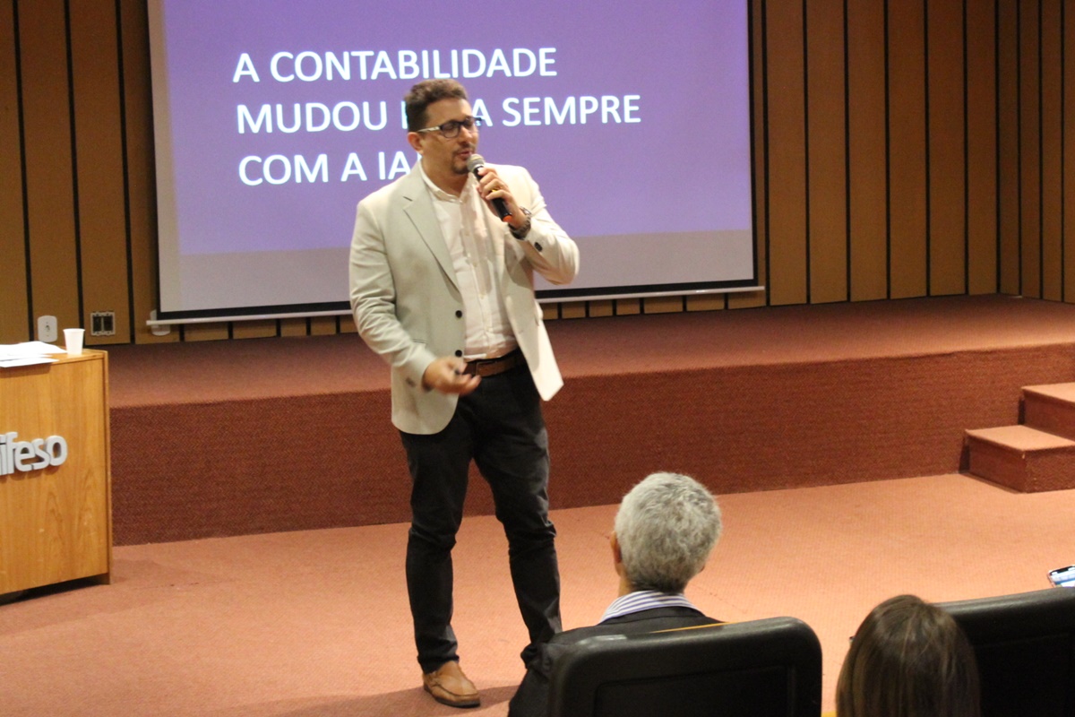 Unifeso recebe evento com palestras em comemoração ao Dia do Contador
