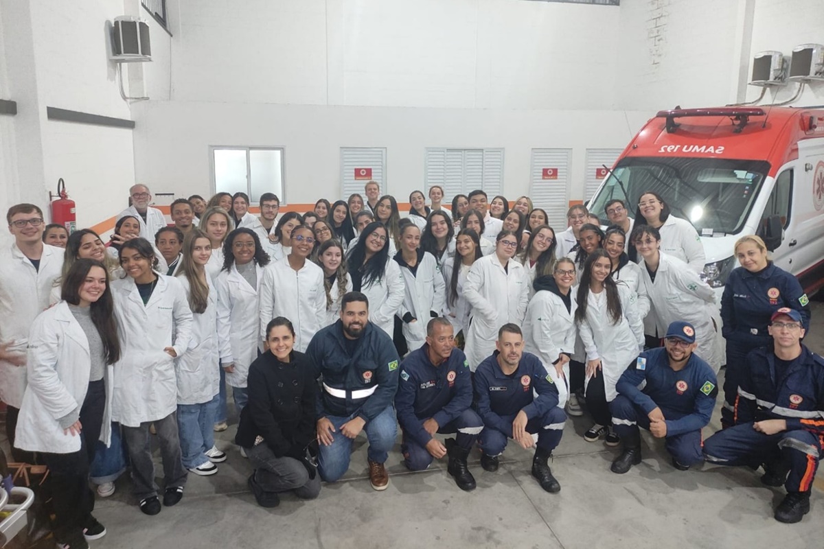 Turma de Biomedicina realiza visita técnica à sede do SAMU Teresópolis
